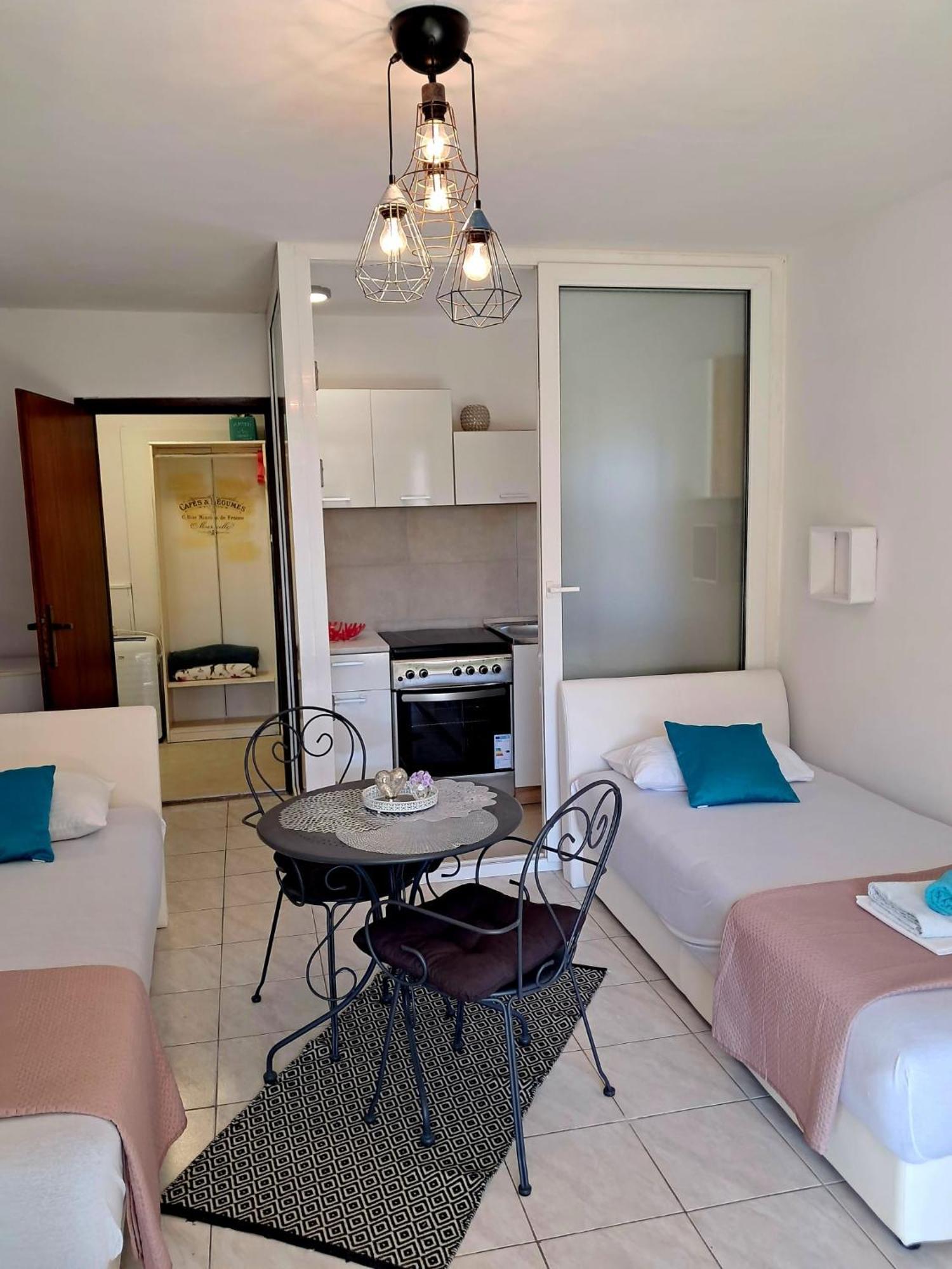 Apartmani Jessica Novalja Ngoại thất bức ảnh